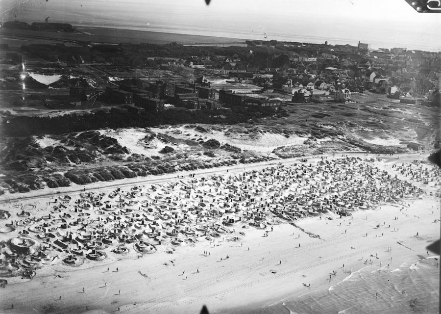 1955 (um) - Luftaufnahme vom Nordbad