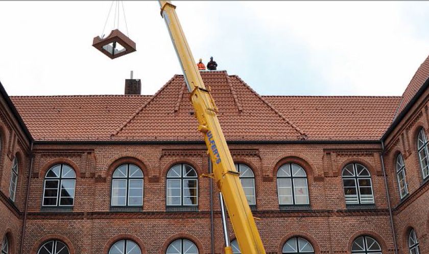 Uhrenturm der Grundschule