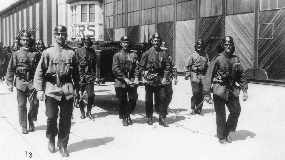 Gerätewagen mit Ausrüstungsgegenstände der "Steigertruppe"