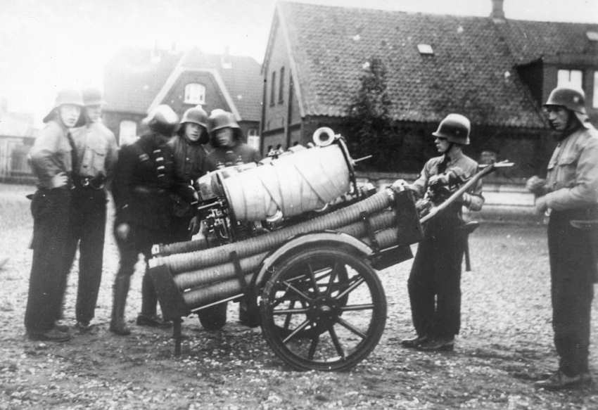 Grundausbildung der HJ Feuerwehr 1939 Grundausbildung der HJ Feuerwehr 1939