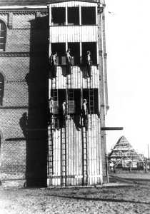 Steigerübung an der Volksschule 1939 Steigerübung an der Volksschule 1939