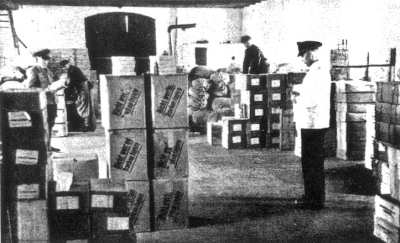 Lager mit Waren aller Art.