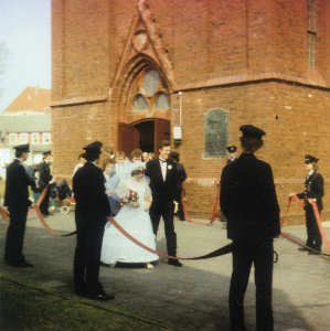 Eine reine Feuerwehr-Ehe wird am 03.04.1987 geschlossen