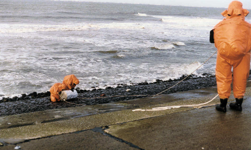 Giftfässer an Land gespült - 10.11.1991 Giftfässer an Land gespült - 10.11.1991