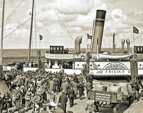 KdF-Überfahrt mit der Frisia IV (KdF = Kraft durch Freude).