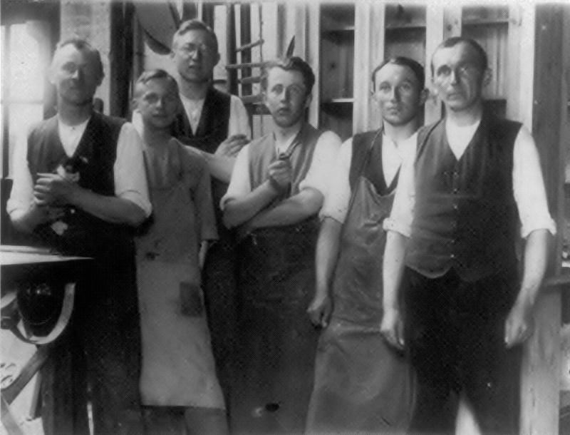 Von links: Gründer Eilbertus Carsten Stürenburg, Paul Schmidt, Eilbertus Johann Stürenburg, Georg de Vries, Otto Schiemann, Paul Hamann.