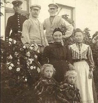 Die Familie Fleetjer/Friesenborg - etwa 1904. Die Familie Fleetjer/Friesenborg - etwa 1904.