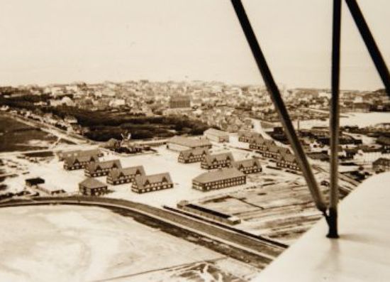 Neuer Fliegerhorst an der Mühle, Ansicht von Südosten. Neuer Fliegerhorst an der Mühle, Ansicht von Südosten.