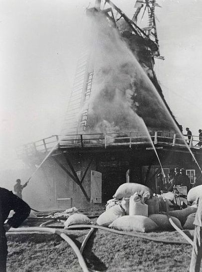 Die Inselmühle brennt