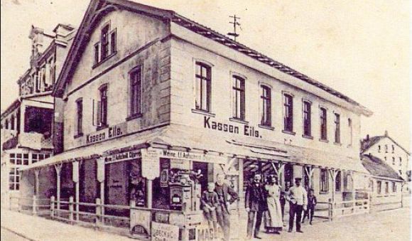 Kassen Eils (242, Dritter von links)