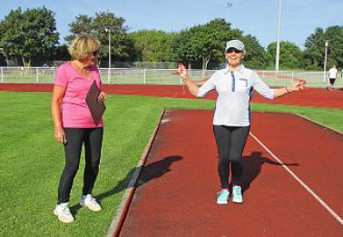 Else Bruns, 78 Jahre (rechts)